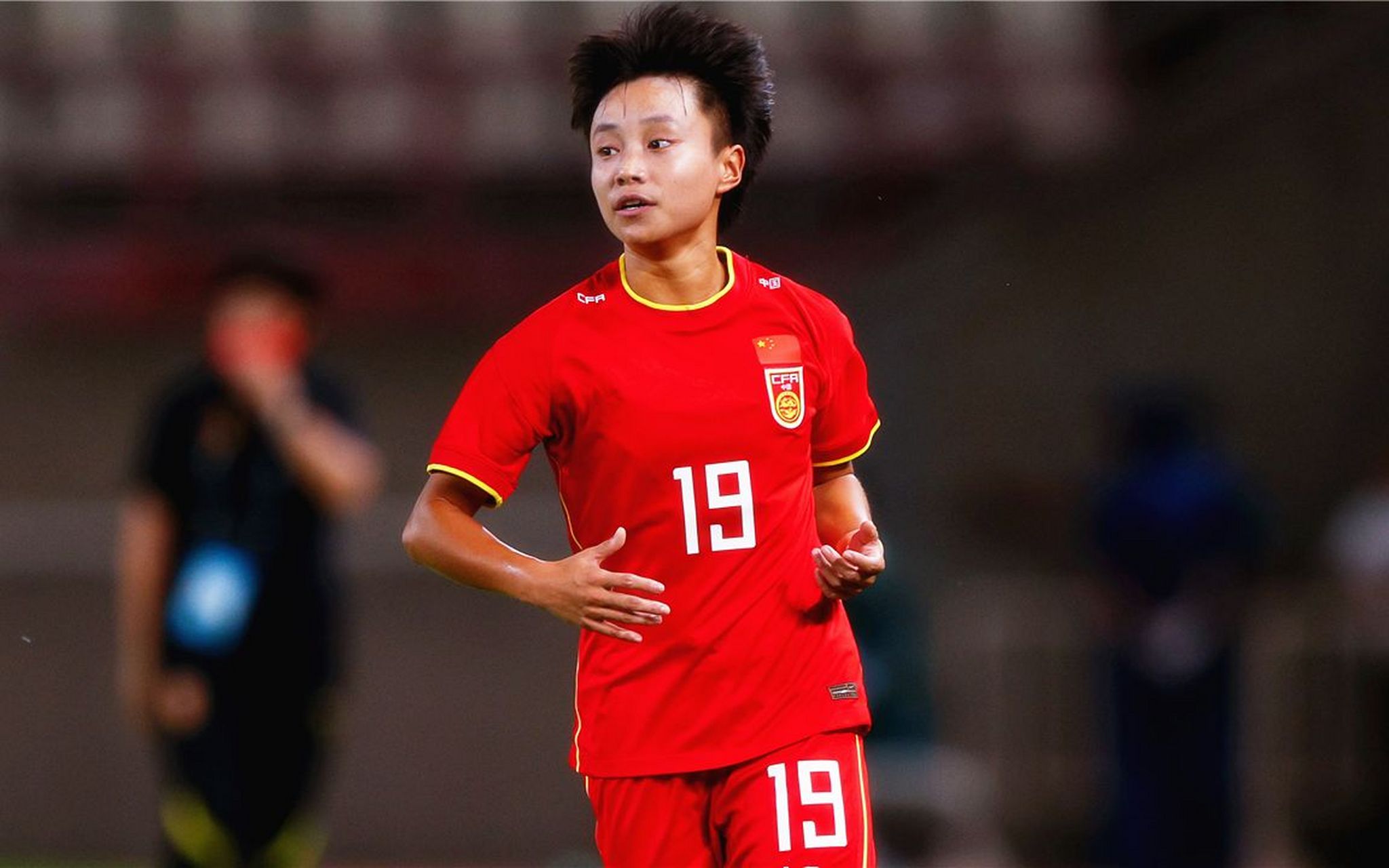 国家女足队员实力超群，赢得掌声