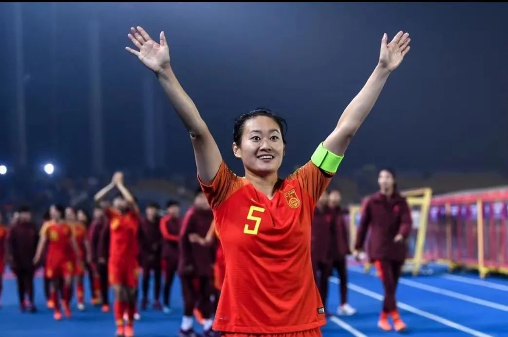 国家女足队员实力超群，赢得掌声