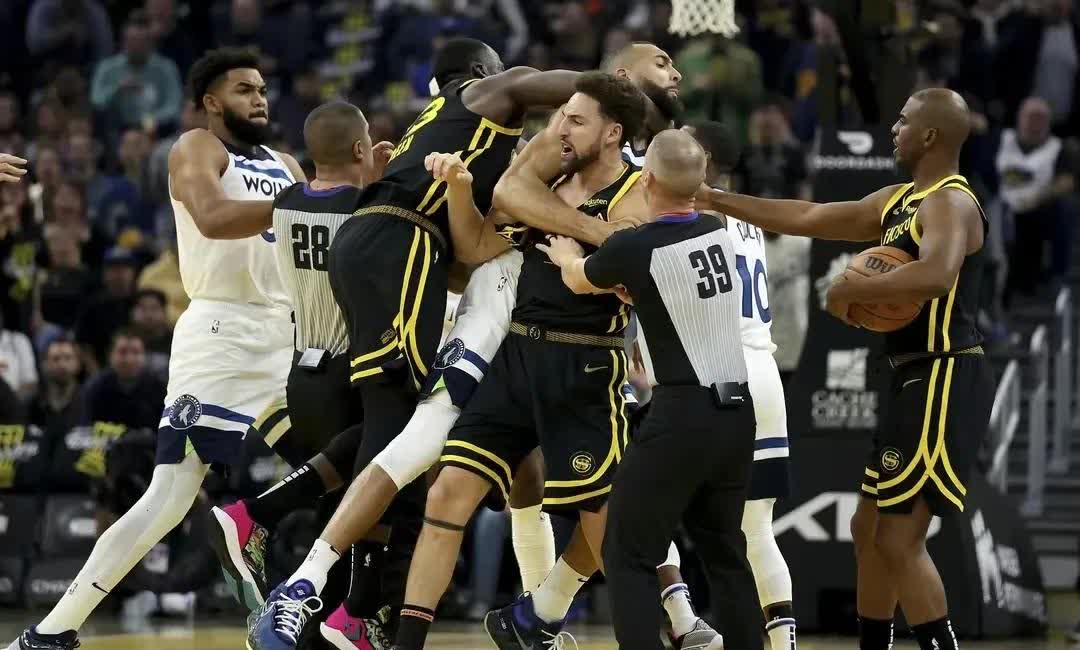 NBA球员因违规行为被处罚，影响比赛