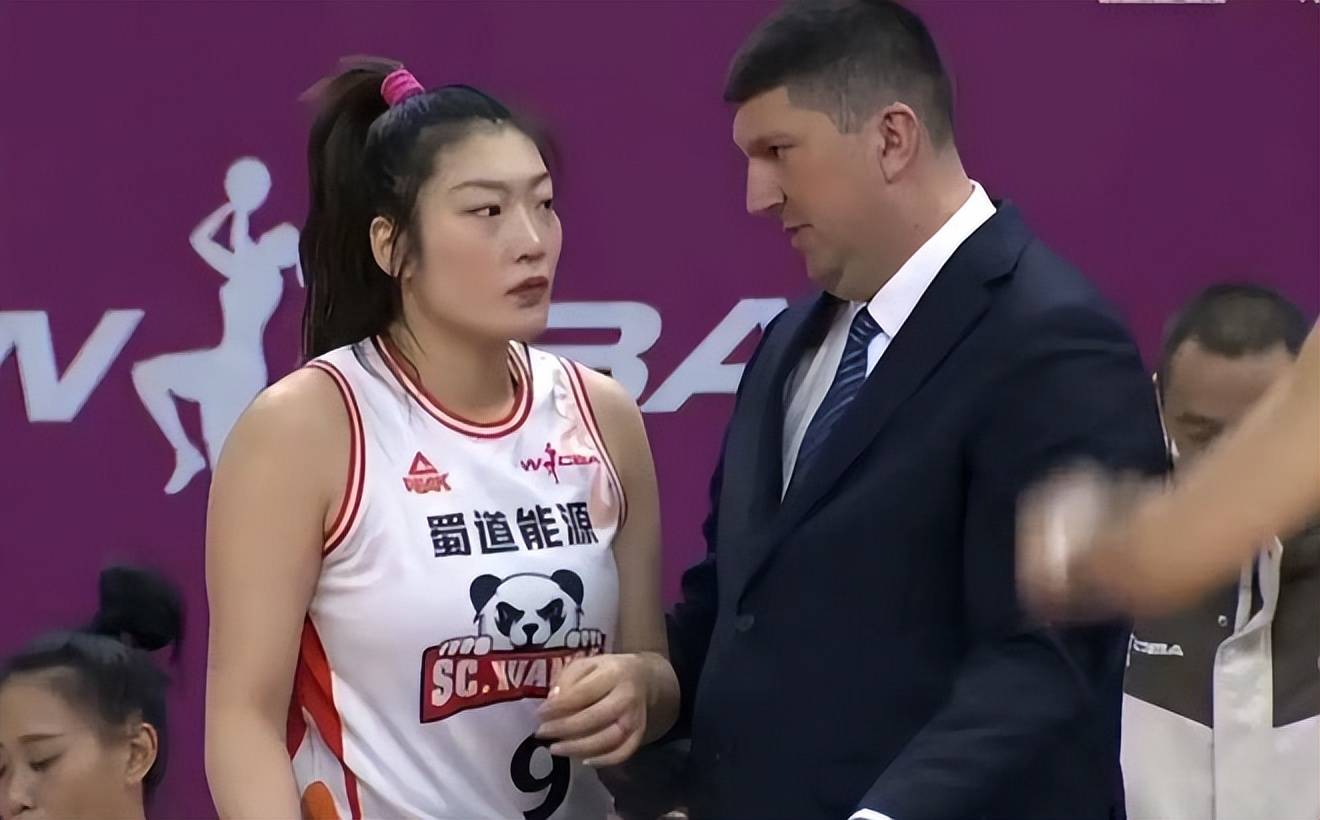 包含四川女篮队员表现出色，助球队连胜望眼欲穿的词条